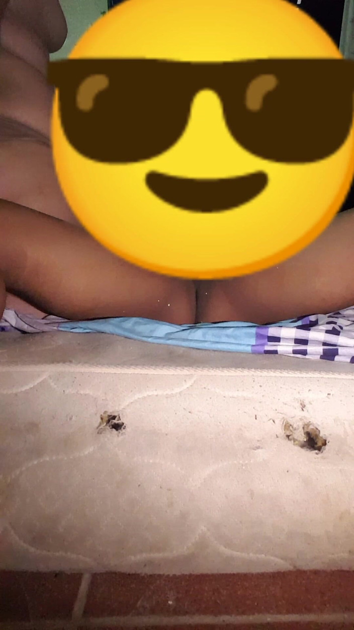 Eatrella j: Venezuelan Pays Me Rent