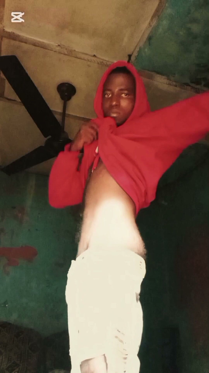 HornyLayer34: Je branle ma grosse bite noire