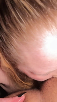 Napalona College MILF Głębokie gardło twardy kutas twarz przejebane i połykanie spermy w akademiku