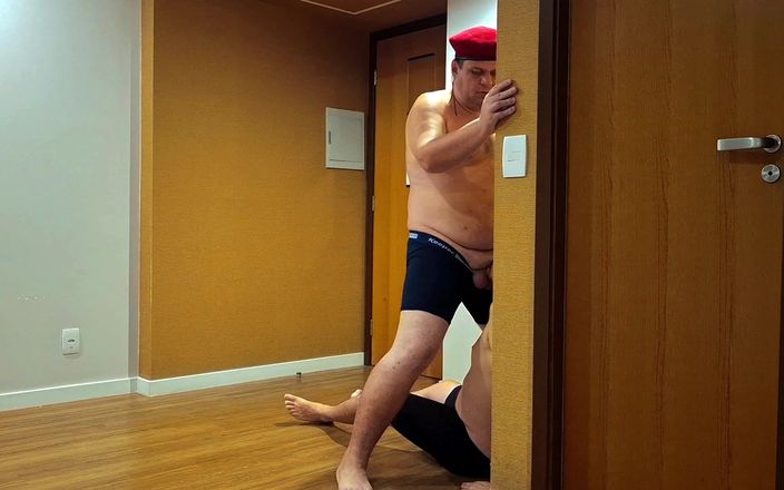 Combat and fetish: Le capitaine a arrêté le jobber et maintenant il va...