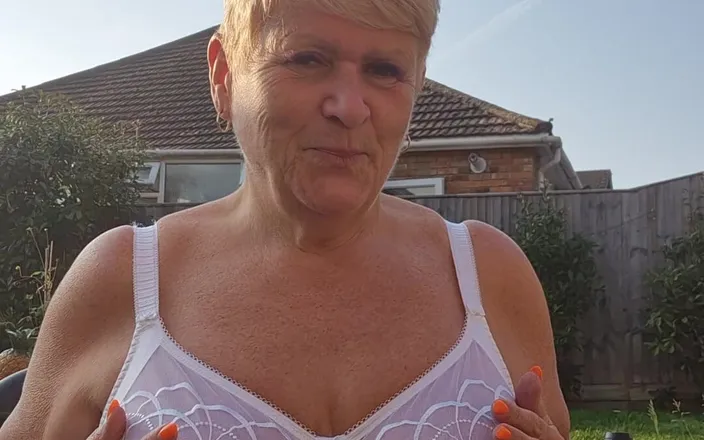 Uk Joolz: Garden Fun