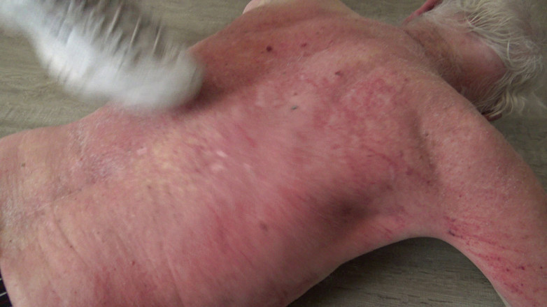 Femdom Austria: Hamba Tua Dari Bantuan Rumah Sadis!