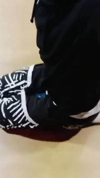 Tânărul Sexi a avut o Săptămână Rea de gimnastică din cauza o frig.