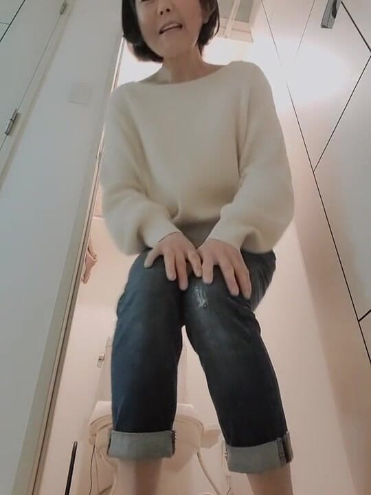 Mayumi Kanzaki: Mature Woman's Daily Life Toilet