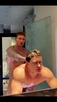 Quem É O Melhor Top: Justin (atleta De Tatuagem) Ou Kris (puta Obediente)?