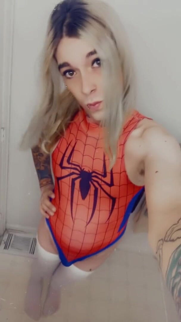 CarmenMelatonin: Sexy Spider Girl chce hrát