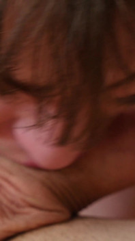 Sexy di 18 anni seduce il suo amico etero mentre gioca a chess