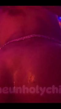 Analul îl face pe Coochie Snot să iasă