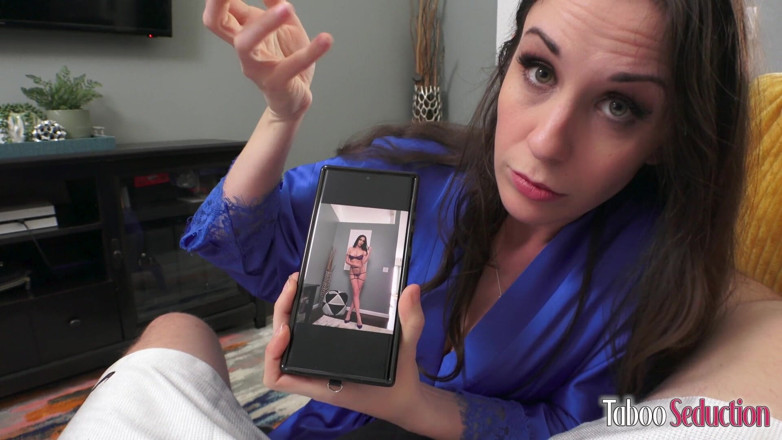 Amiee Cambridge: I Caught Stepmom Amiee Cambridge with Naughty Pics on Her...