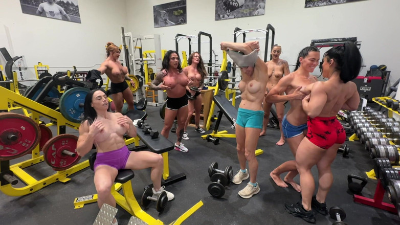 Lora Cross: Treino de academia nua W Muscle Babes Andi, Tapered P,...