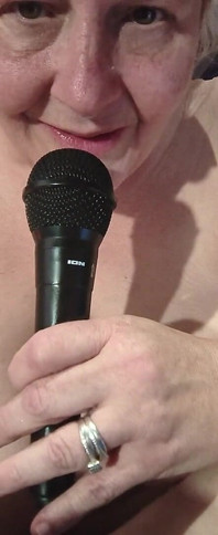 Pula îmi suge pula în gât, umflată de tounge de la atâta spermă