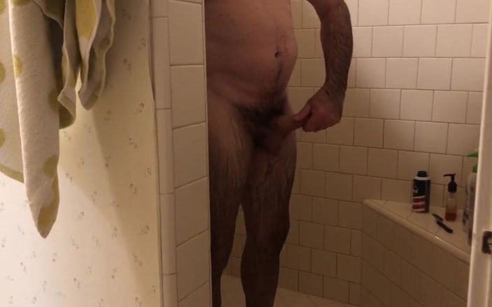 OhTrevor: Peluda Dilf Shower