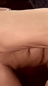 Blonde Carly Parker yang bertetek besar menikmati kongkek kasar