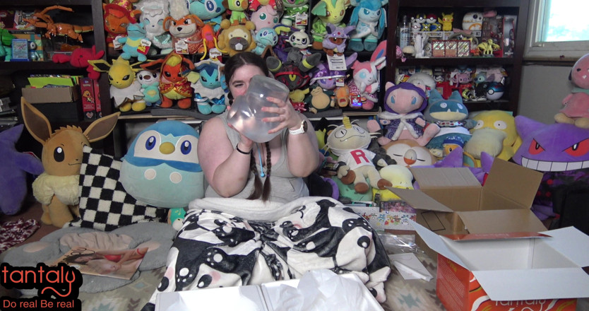 LustfulGeeks: Abby Unboxes Crystal Sex Lalka Tantaly