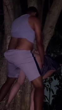Quase fomos pegos pelos pedestres Enquanto transavamos kein Parque Publico