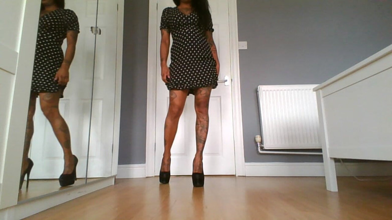 BabeXX69XX Asian MILF: Summerdress 高跟鞋 腿