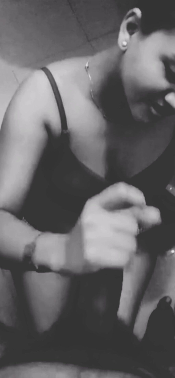 Sanayababhi: Chhiii Muh Pe Mt Nikalo Dost Ke Bathroom Me Red...