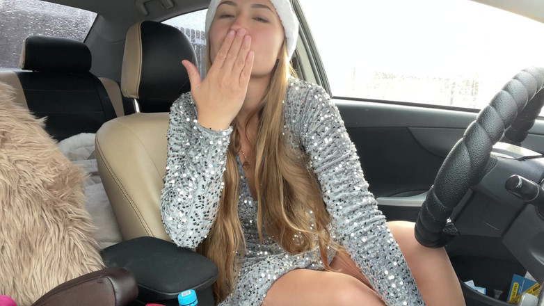 Stacy_via: クリスマスに車の中でスカートを送ろう