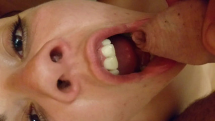 bekycarril: Banyoda ağzına işiyor