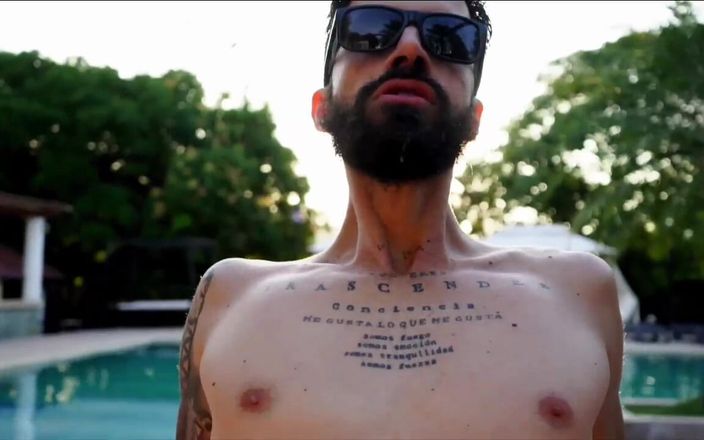 Quianon: Moje tajná maskovaná šlapka odhalená na videu