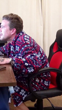 La matrigna in forma Jess cattura il figliastro Jerk e lo aiuta con la prima scopata