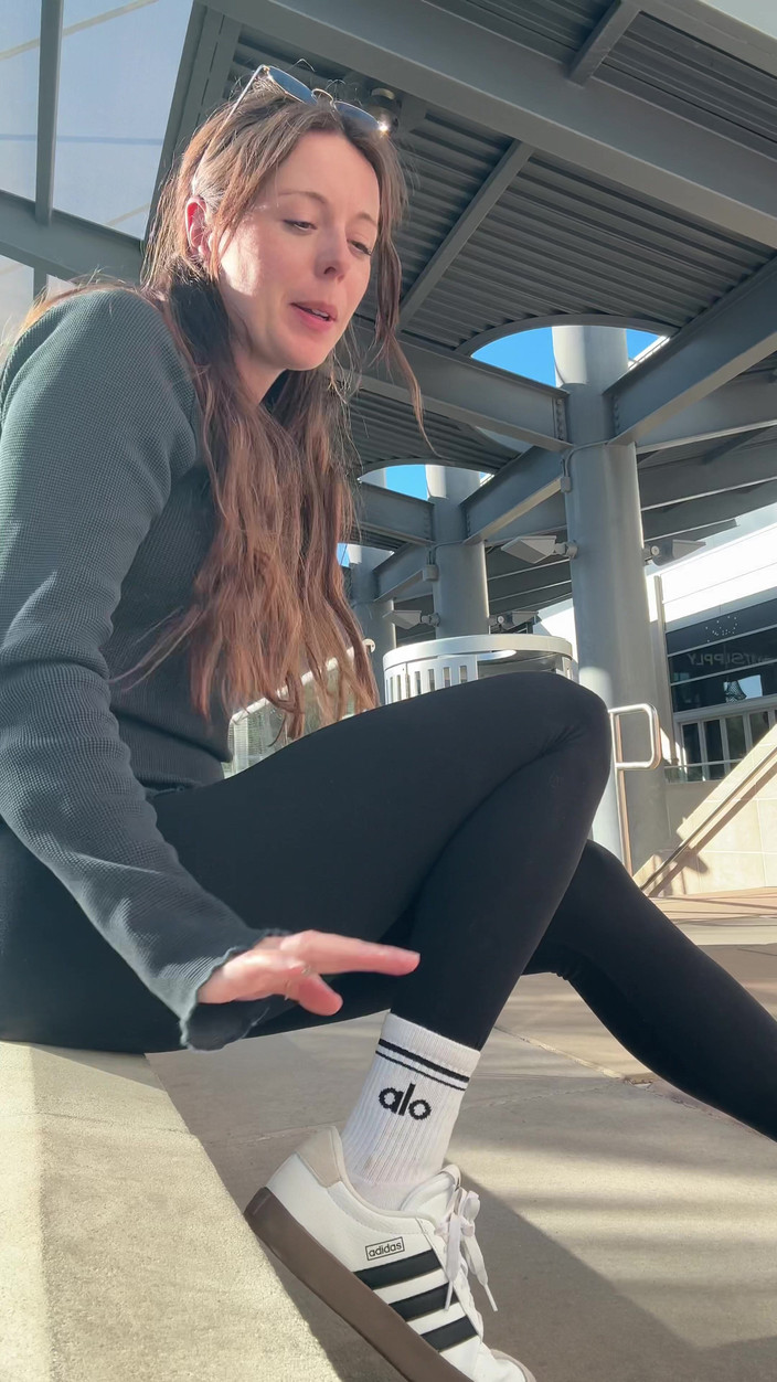 Nadia Foxx: Dışarıda boşalmak için harika bir yer buluyorum!