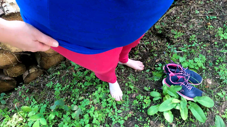 Bouncy Tits Action: Lie Down on the Tree Trunk with Your Bare Torso