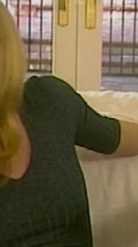 Bionda si sditalina la troia mora per avere un orgasmo tremante
