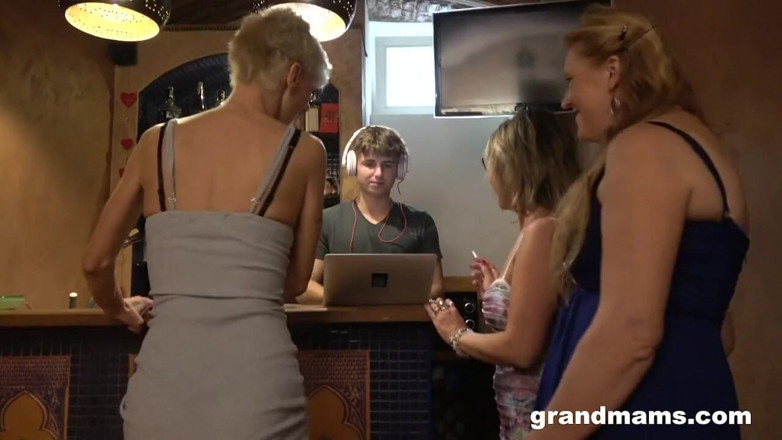 Grandmams: 3 คุณนายใหญ่ 1 ควยหนุ่มที่ GrandMams
