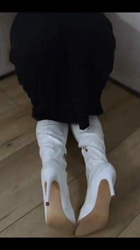 Děvka jeptiška má orgasmus se stříkáním po šukání ep 250