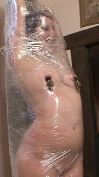 Geile frauen bdsm dengan lilin lilin, mainan memek dan permainan anal