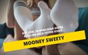 Mooney sweety: Ragazza calda in calze al ginocchio. Sockjob - sock video fetish
