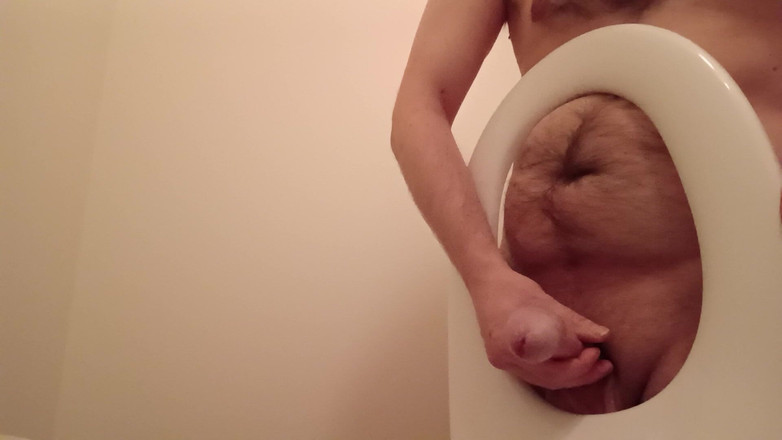 Ed Eden: Thủ dâm ở ghế nhà vệ sinh