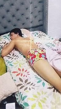 คลิปเก่า มีคนแอบถ่ายฉันนอนเปลือยแล้วควยแข็ง Part 1 Femboy ควยแข็ง