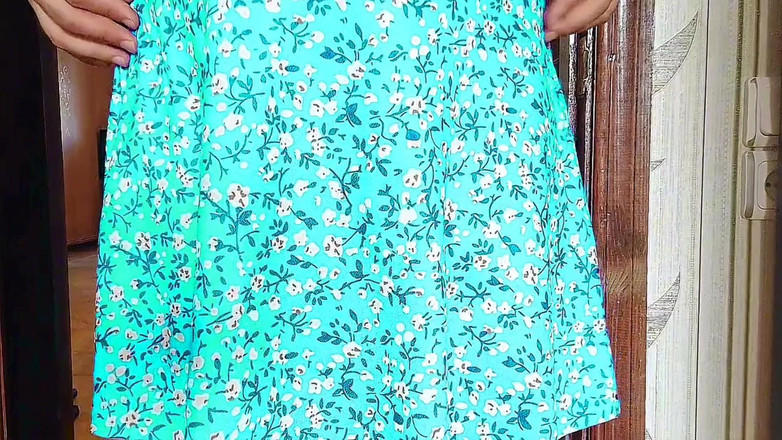 Kitty_Cross: Carina sissy in posa davanti alle luci al neon