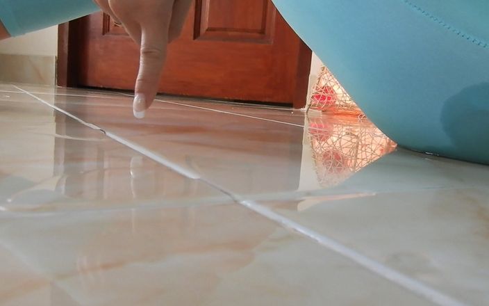MissAnja_FH: Mint green pants molhando/desespero