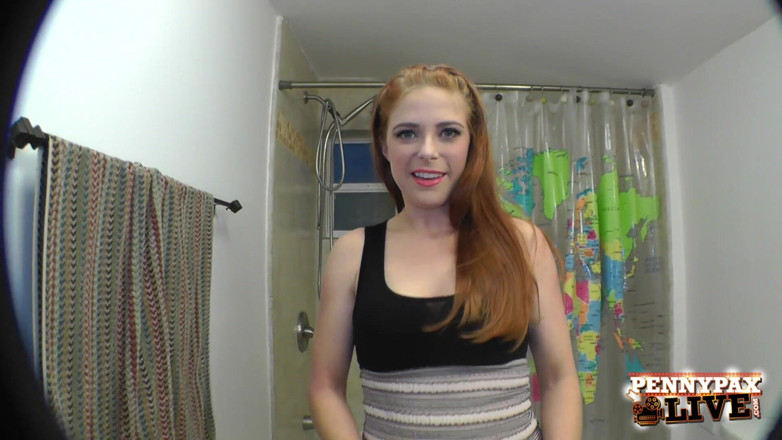 Penny Pax: Sunny Land y Alex Legend trabajando con el pie en...