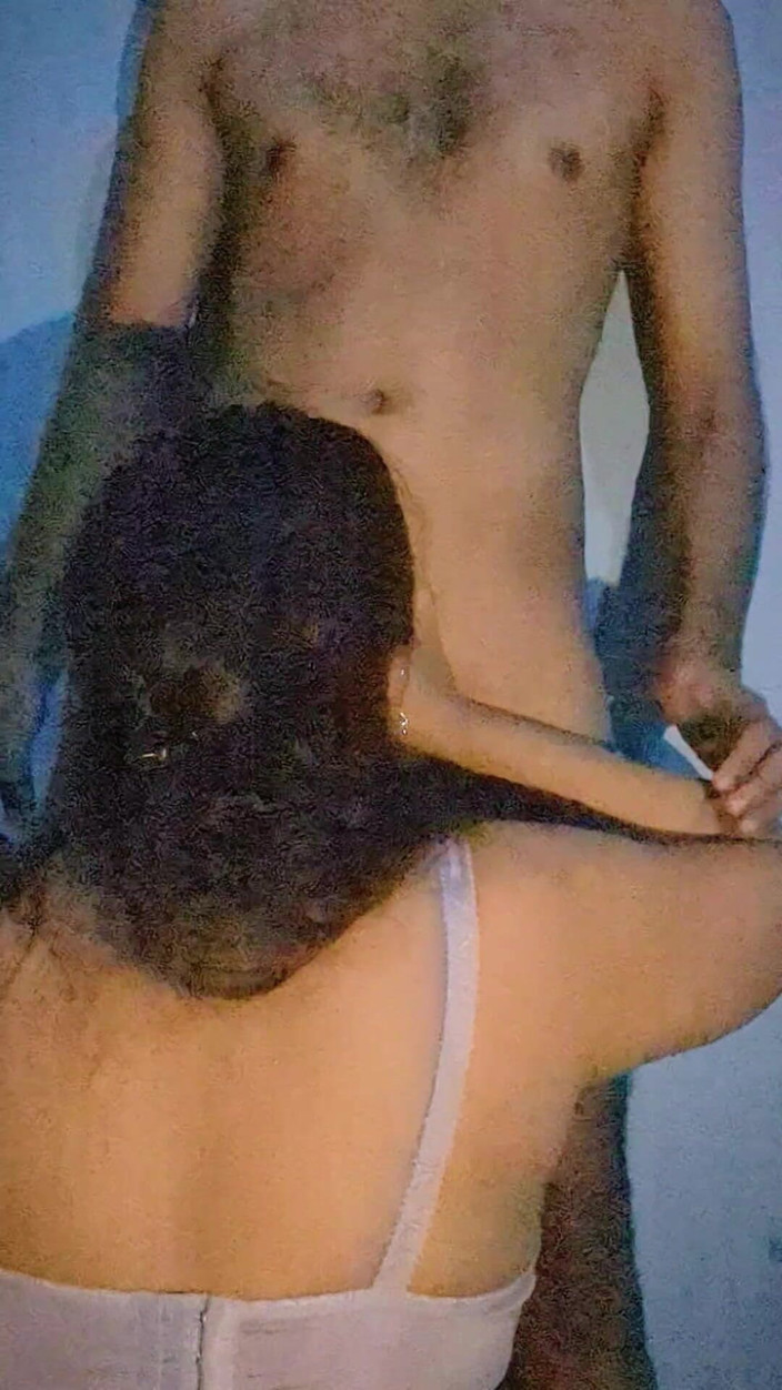 Creamy pussy: Сводный член трахнул, отсосал, а затем трахнул