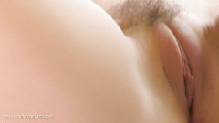 Denudeart: Sybil má skutečný orgasmus s Hitachi