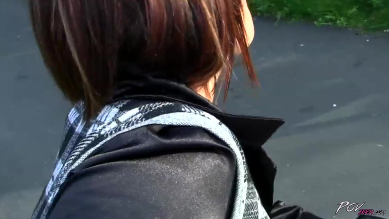 Czech Pornzone: O passeio em patins inline acabou fodendo no prado