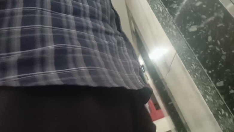 CarvingShovel: Delivery Boy Dick Flash in Lift