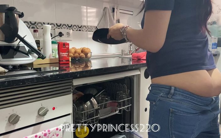 Pretty princess: Uklízení zadku v kuchyni