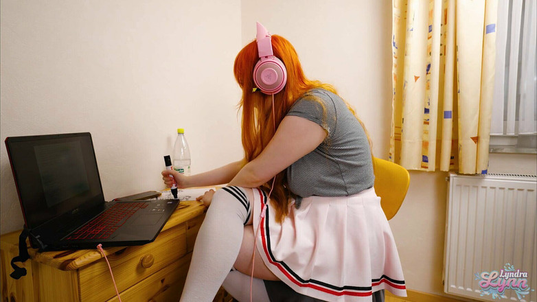 Lyndra Lynn: Domácí úkol je nudná masturbace zeleniny