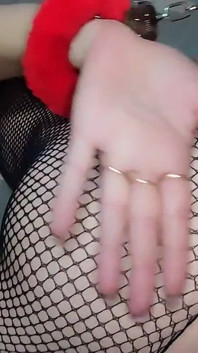 Aangesloten en machteloos - geboeide slet geneukt zonder genade (pov bdsm)