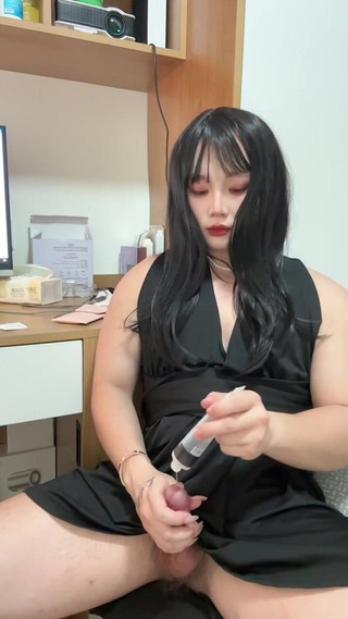 Akbb: 너의 작은 귀염둥이가 그의 젖꼭지를 가지고 놀고 정액을 그의 뱃속에 많이 사정시켰어