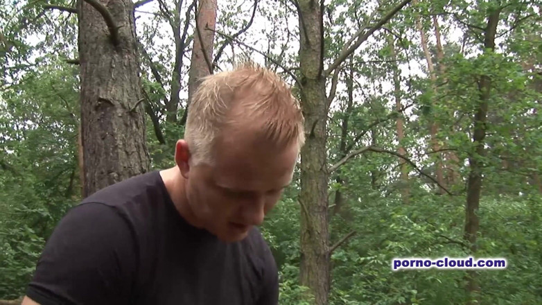 Porno Cloud: Des MILF dans une action de baise dans la nature -...