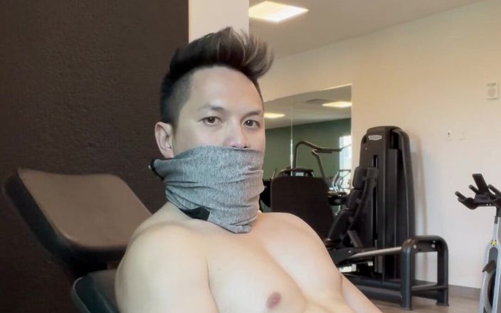 barenakedboy: Mastarbieren im fitnessstudio