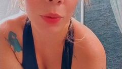 Amanda Felix: 红发女郎清洁窗户炫耀 - sofia felix