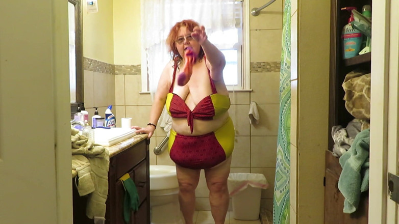 BBW nurse Vicki adventures with friends: 熱い汗まみれの濡れたNaighty看護師ヴィッキーは彼女の車を洗った後、水着からストリップ!