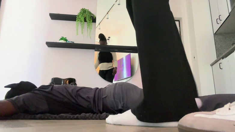 Domina Havi: Femdom Foot Fetiš Dominance